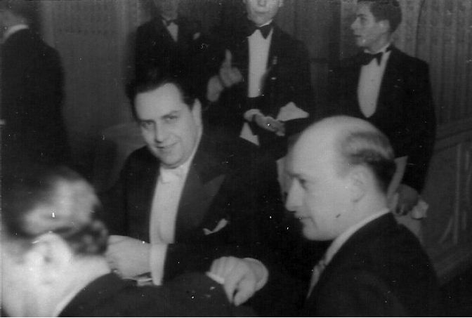 Monografiştii la o seară omagială dedicată lui D. Gusti 1941. Mircea Vulcănescu s şi Octavian Neamţu d - Rev. Transilvania