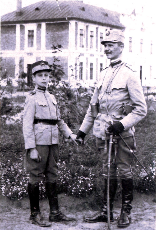 capitanul-miscarii-legionare-corneliu-zelea-codreanu-copil-in-1913-la-liceul-militar-si-tatal-sau